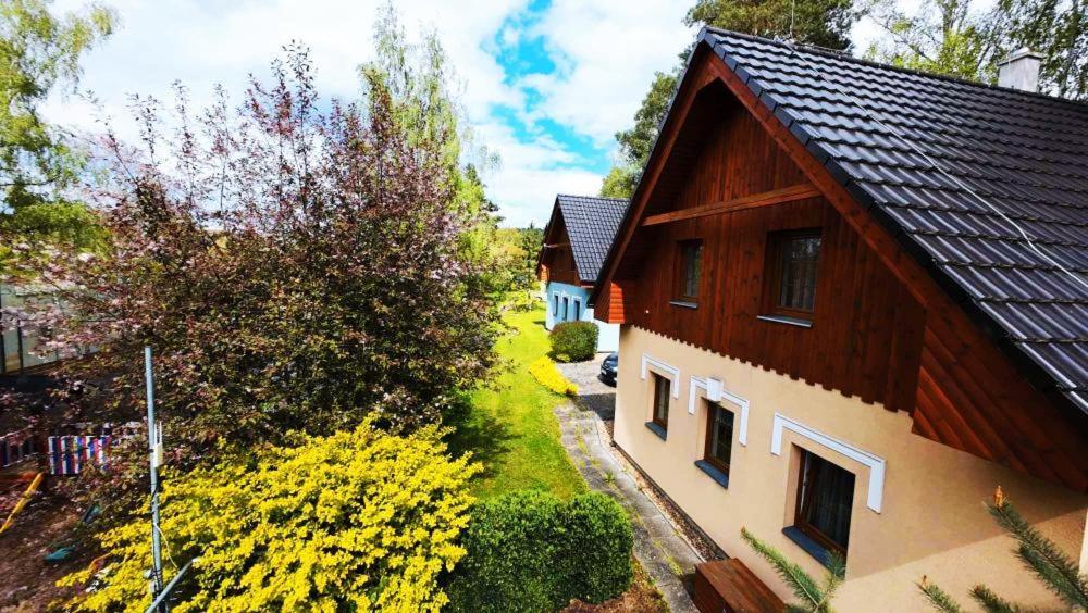 Chaty Kolodeje - Ubytovani U Reky V Soukromem Arealu-Orange Kolodeje nad Luznici Esterno foto